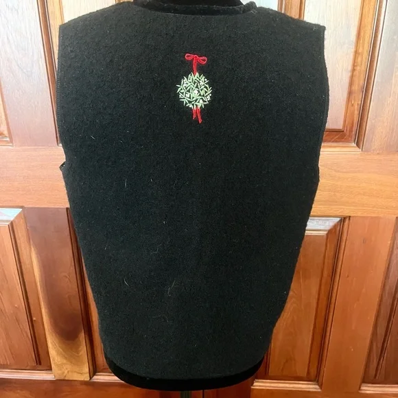 VTG Susan Bristol Christmas Vest M Black Boiled Wool Embroidered Y2K 2000 Wreath - Picture 2 of 9